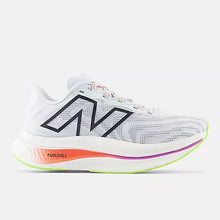 Load image into Gallery viewer, Woman&#39;s New Balance FuelCell SuperComp Trainer V2

