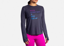 Load image into Gallery viewer, Women&#39;s Brooks Distance Graphic Long Sleeve
